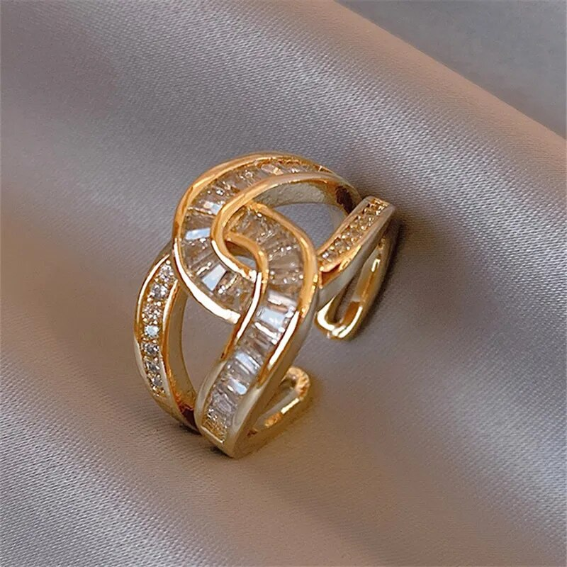 Knotted Elegant Ring