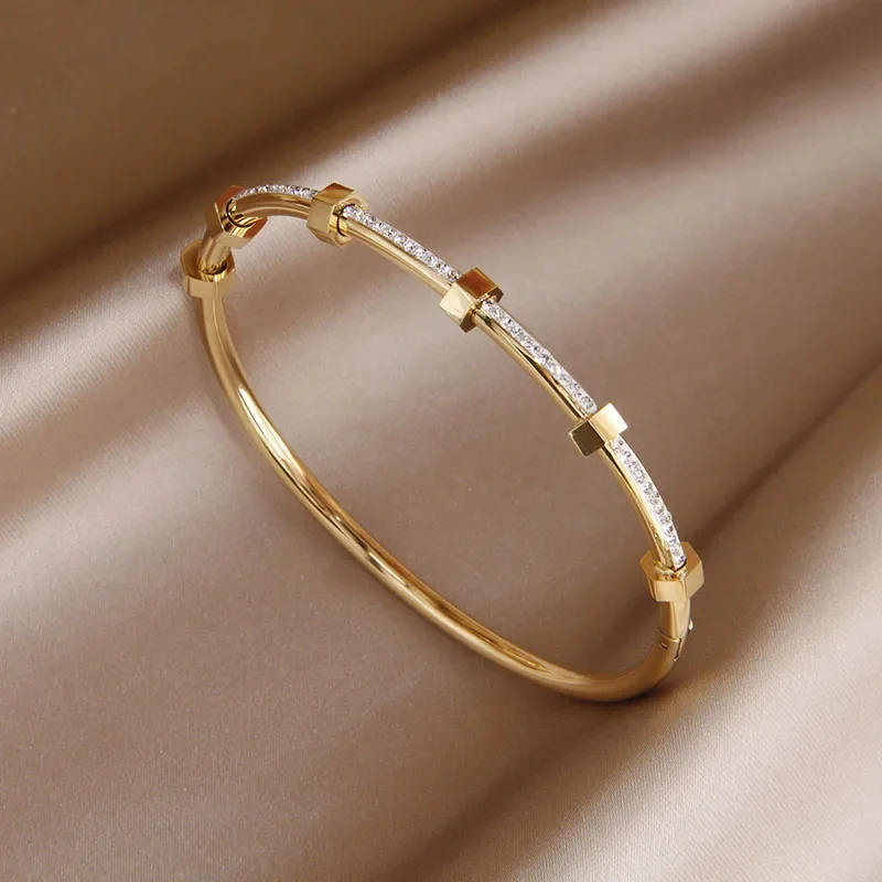 Elegant Bright Golden Bracelet